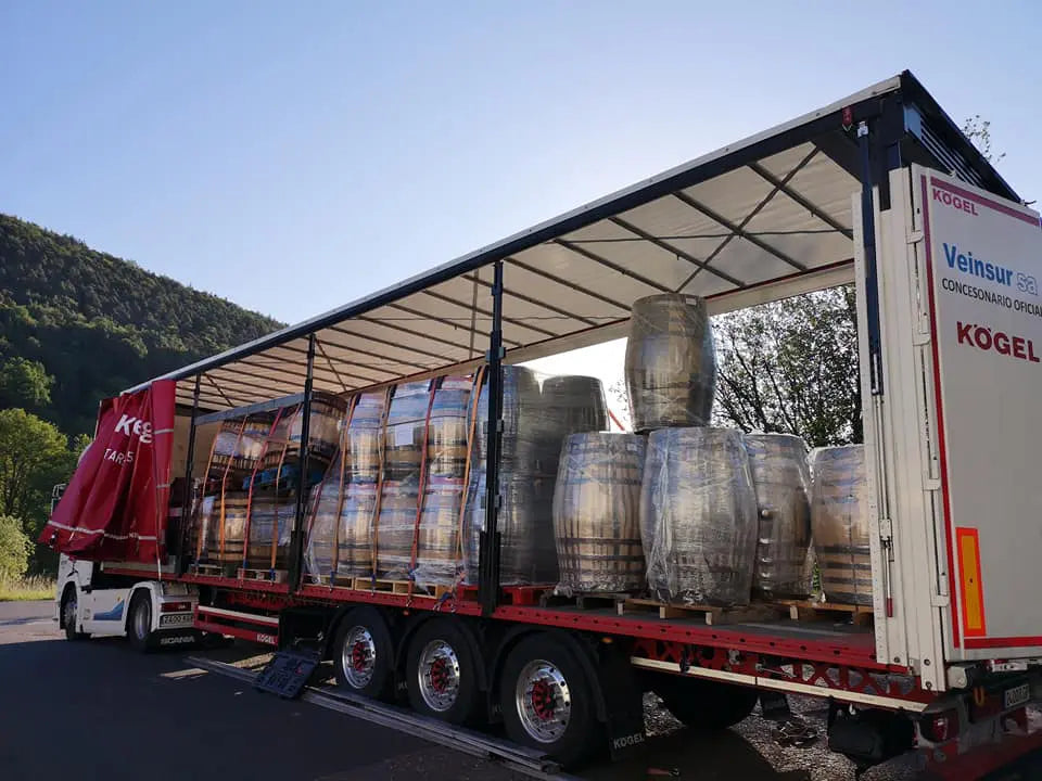 Sherry-Fässer aus Andalusien eingetroffen